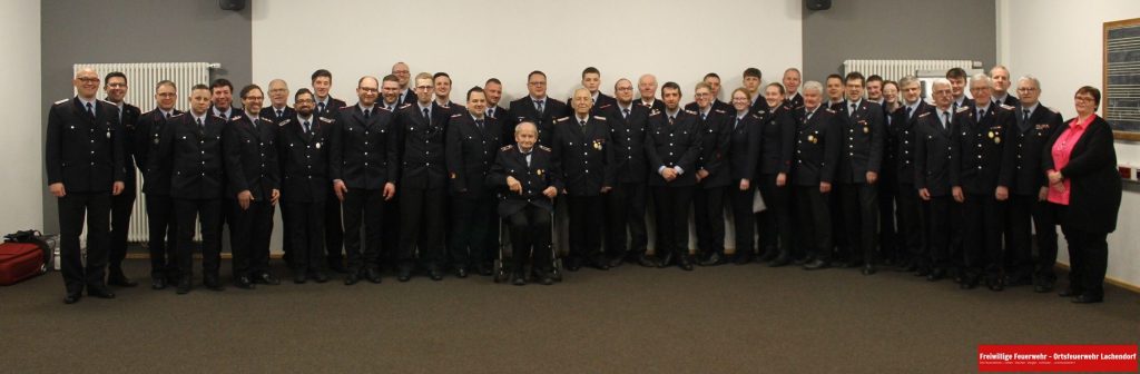 Gruppenfoto geehrte, Beförderte, neugewählte und Verabschiedete Jahreshauptversammlung 2024 Ortsfeuerwehr Lachendorf