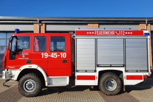 <span style="font-family: arial, helvetica, sans-serif; font-size: 12pt;"><strong>LF10/6</strong><br>Fahrzeugart: Löschgruppenfahrzeug<br>Funkrufname: Florian Celle 19-45-10<br>Mannschaft: 9 Personen</span> LF 10/6 Ortsfeuerwehr Lachendorf