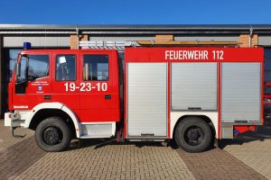 <span style="font-family: arial, helvetica, sans-serif; font-size: 12pt;"><strong>TLF 16/25</strong><br> Fahrzeugart: Tanklöschfahrzeug<br>Funkrufname: Florian Celle 19-23-10<br>Mannschaft: 9 Personen<br>Tankgröße: ca. 3000 Liter Fassungsvermögen</span> TLF 16/25 Ortsfeuerwehr Lachendorf
