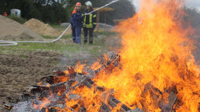 Jugendfeuerwehr 24h Workshop - Löschen Brandstelle