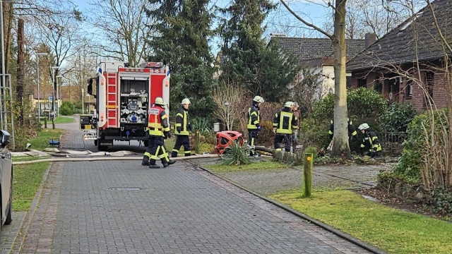 Auspumpen eines Kellers "Im Lohe" am 25.12.2023