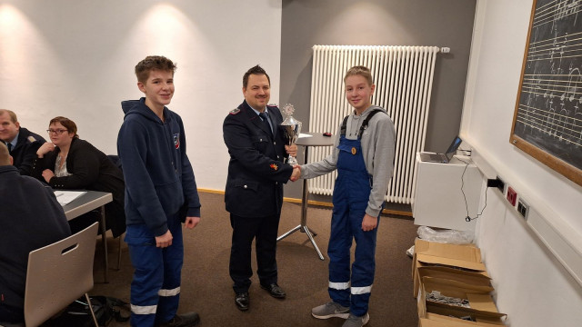 Jahresversammlung Jugendfeuerwehr Lachendorf 2024 - Verabschiedung Dennis Bechstein