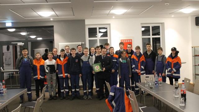 Jahresversammlung Jugendfeuerwehr Lachendorf 2024 - Verabschiedung Dennis Bechstein