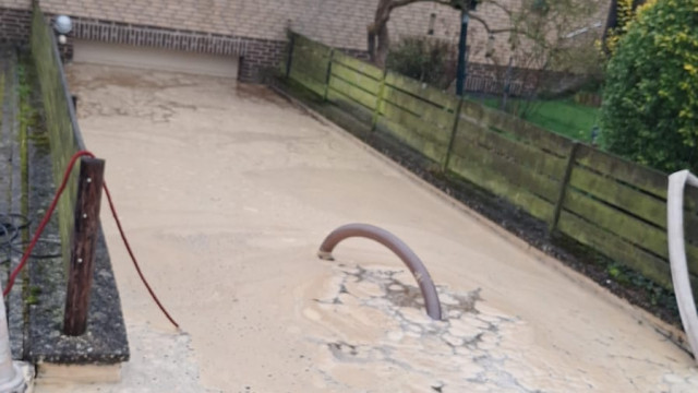 Wasserrohrbruch in der Fichtenstraße am 16.03.2024 - Einfahrt Tiefgarage