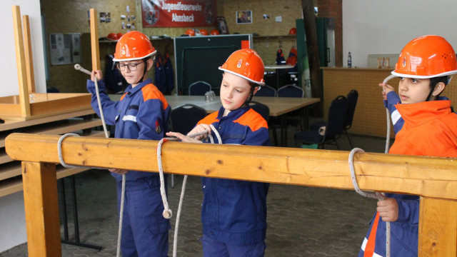 Jugendflamme 1 - Feuerwehrknoten