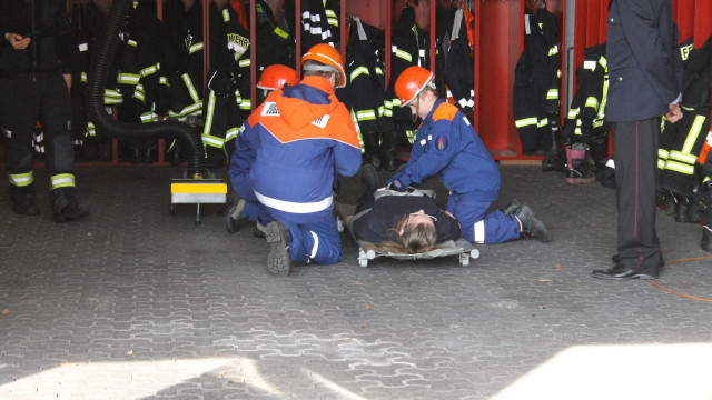 Jugendflamme 1 - Krankentrage