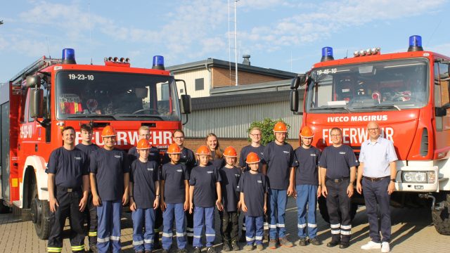 Gruppenfoto Jugendfeuerwehr mit neuen T-Shirts am 20.08.2024