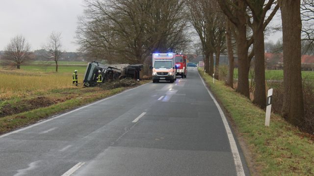 H1 LKW im Graben am 30.01.2025