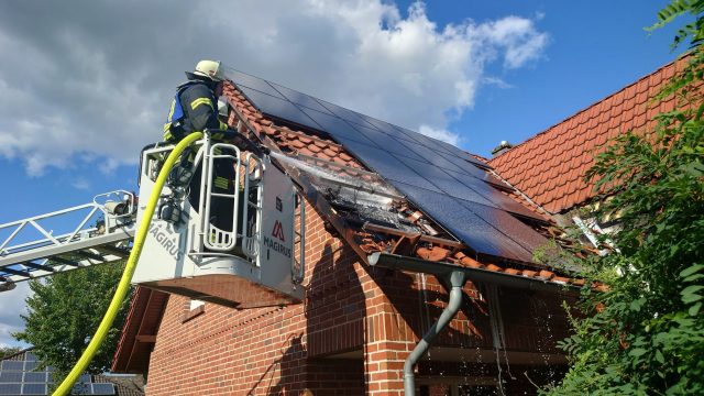 B3Y Dachstuhlbrand im "Eichelhäherweg" am 01.08.2026